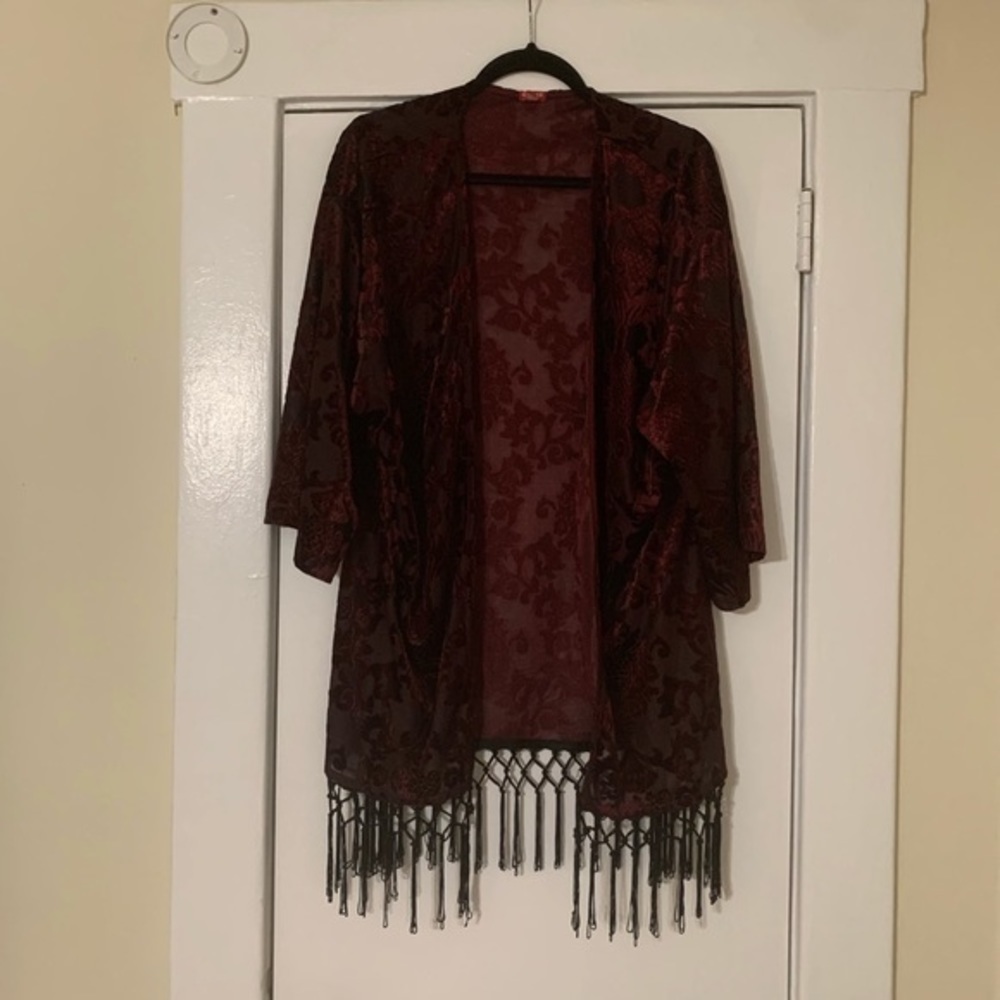 GUESS Maroon & Black Kimono with Tassles Med /Large‎